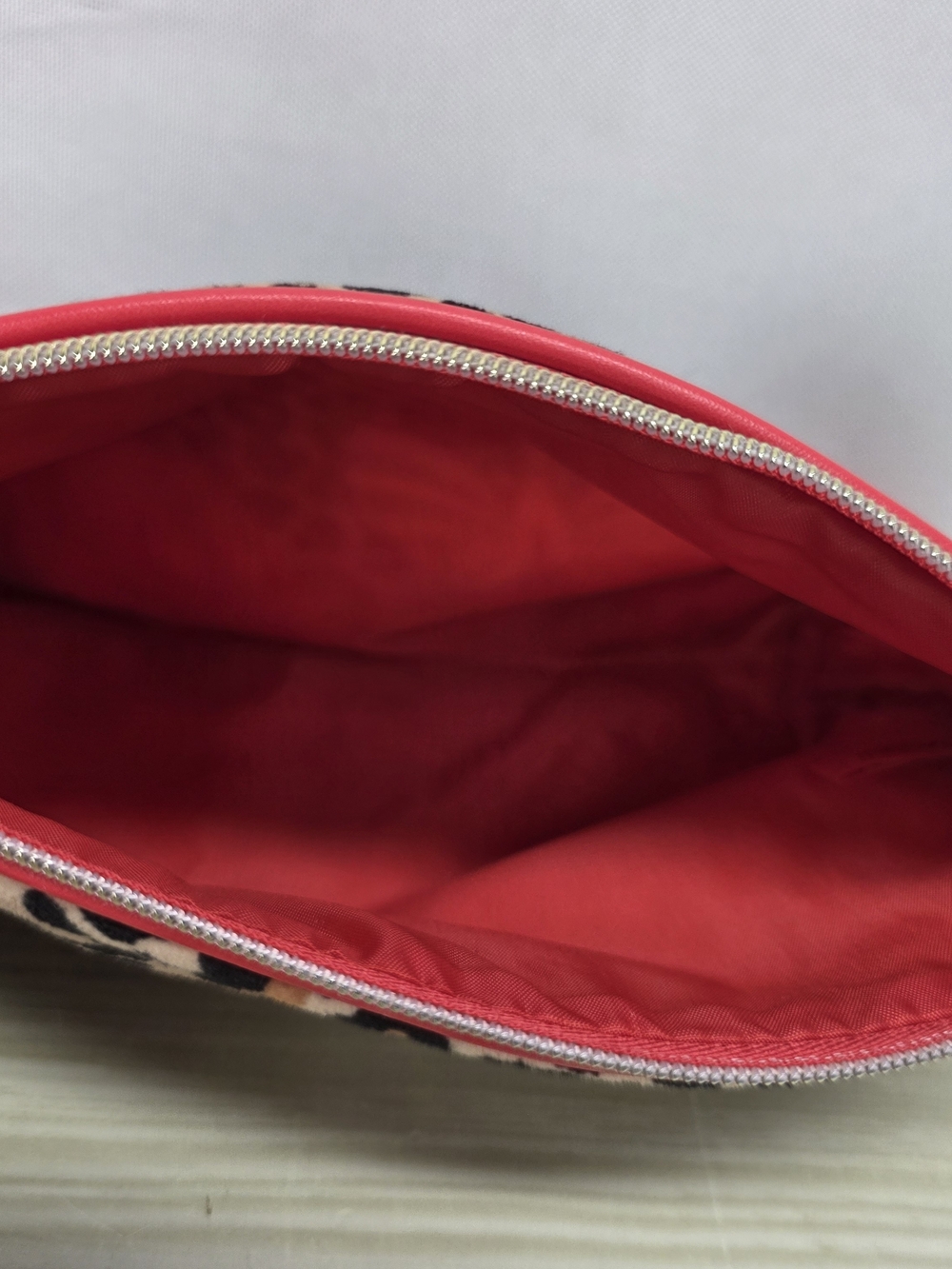 3/$15 Estee Lauder Leopard Print Cosmetic Pouch - Picture 8 of 11